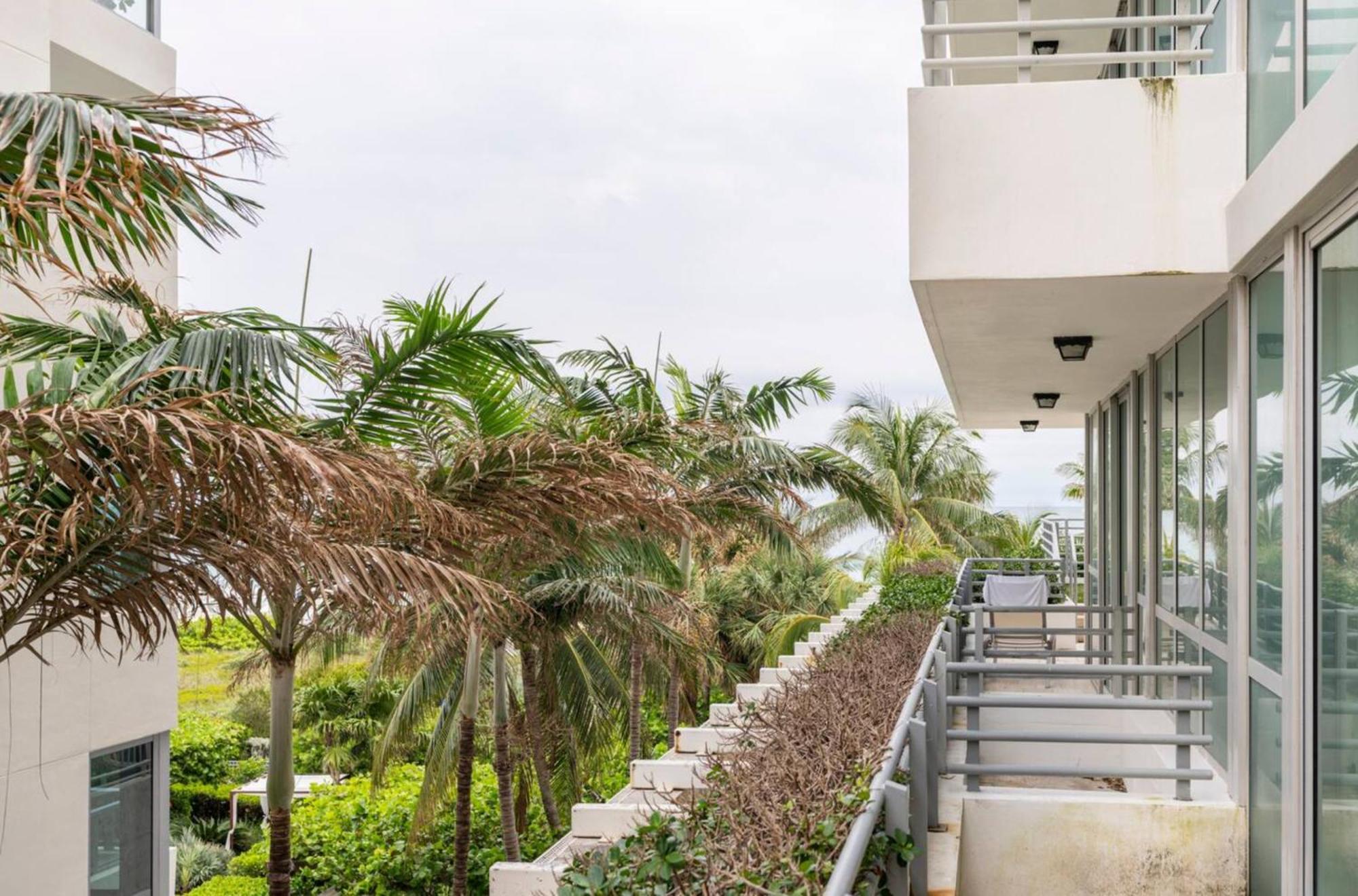 Beachfront Bentley Hotel One Bedroom Suite With Balcony And Beach Access 마이애미 비치 외부 사진