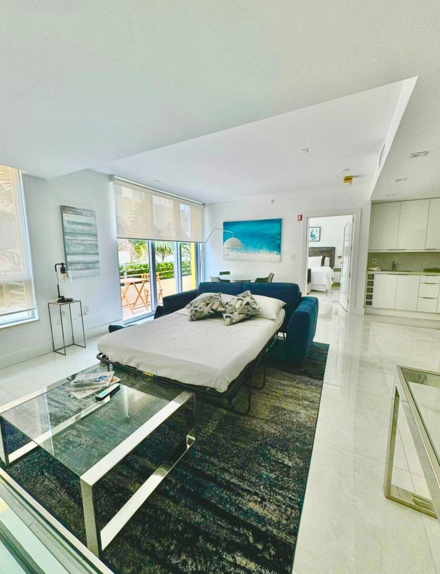 Beachfront Bentley Hotel One Bedroom Suite With Balcony And Beach Access 마이애미 비치 외부 사진