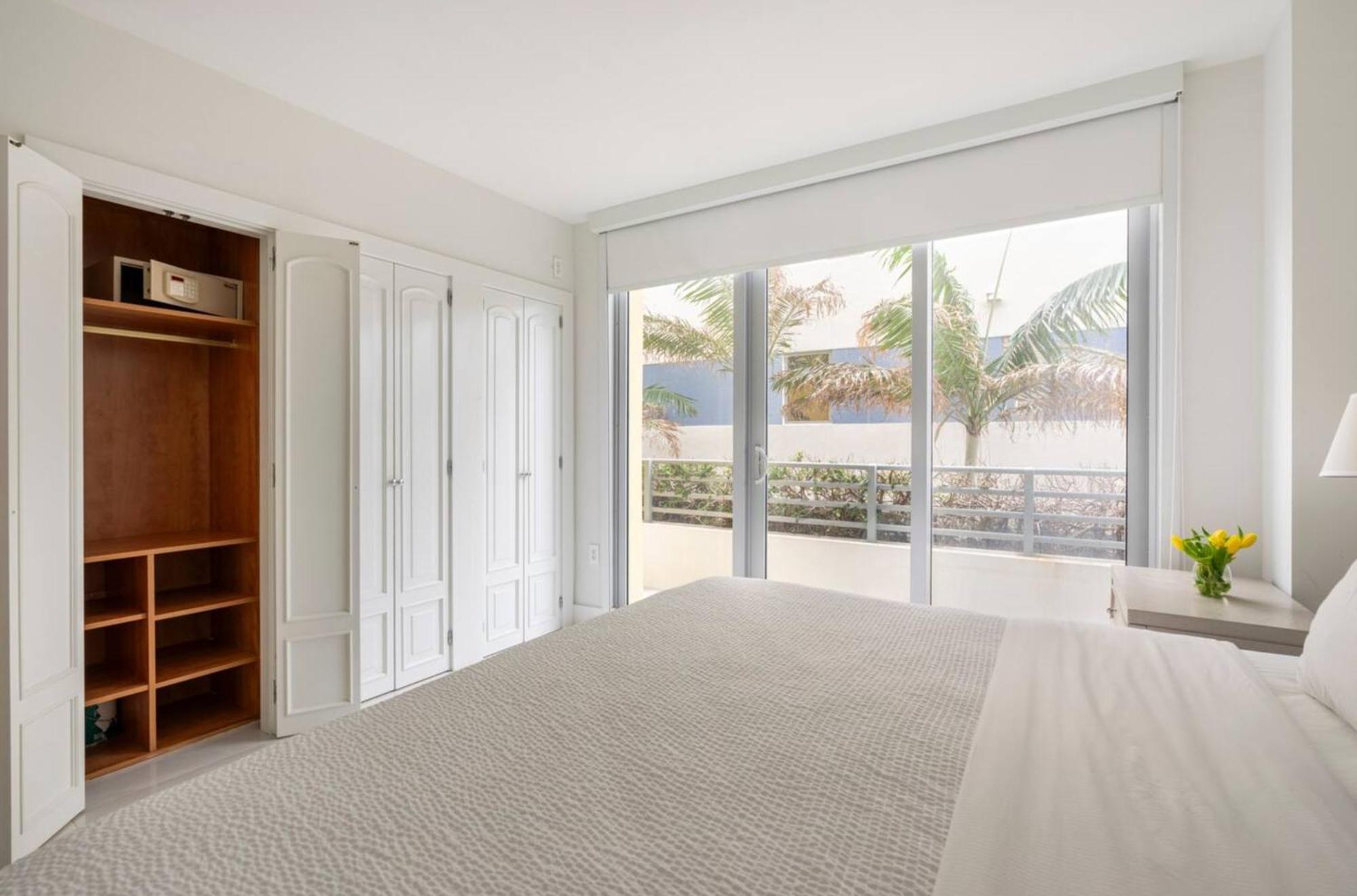 Beachfront Bentley Hotel One Bedroom Suite With Balcony And Beach Access 마이애미 비치 외부 사진