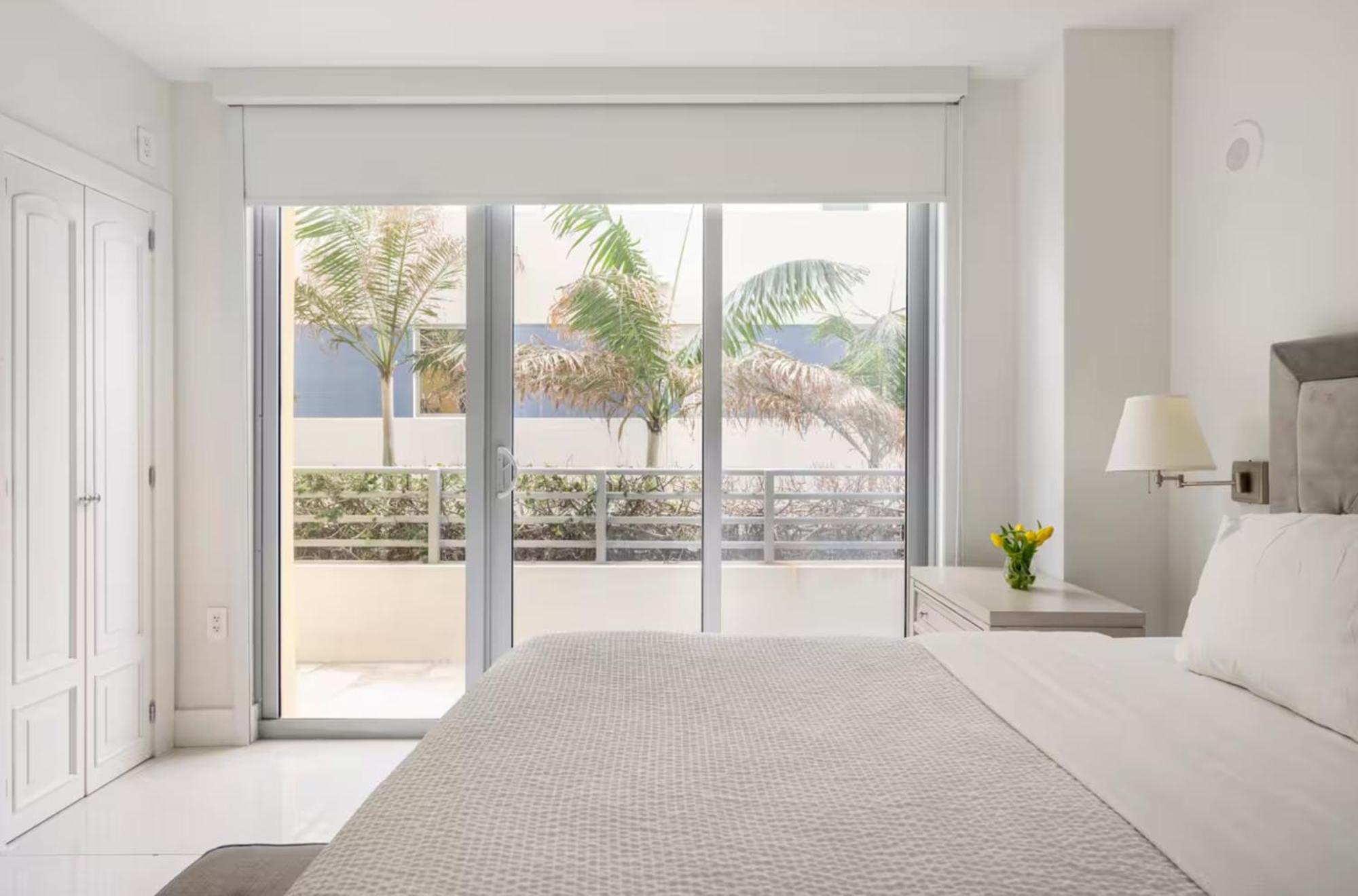Beachfront Bentley Hotel One Bedroom Suite With Balcony And Beach Access 마이애미 비치 외부 사진