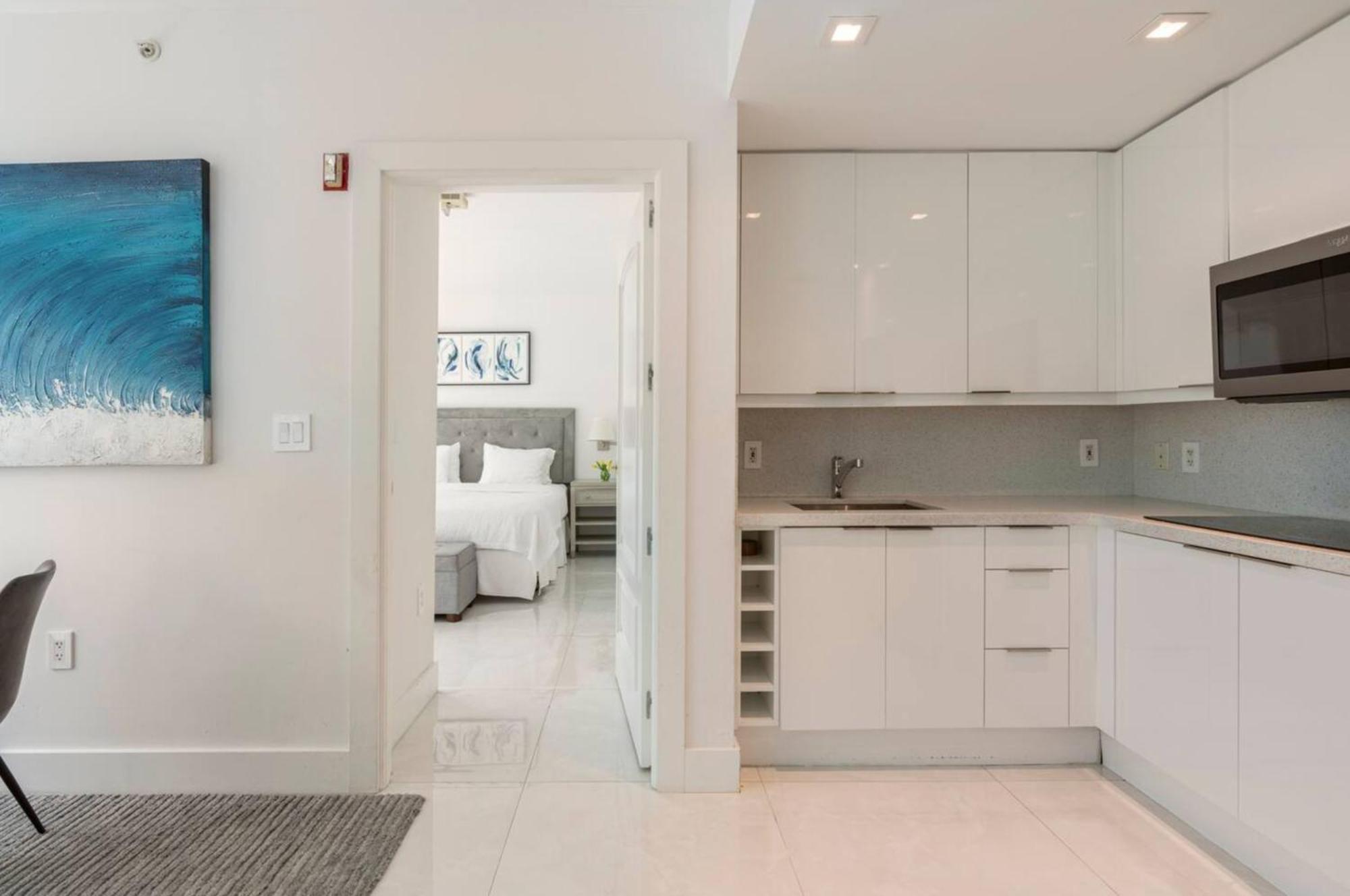 Beachfront Bentley Hotel One Bedroom Suite With Balcony And Beach Access 마이애미 비치 외부 사진